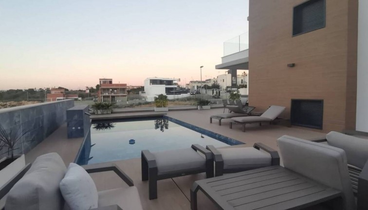 Obra nueva - Chalet - Campoamor