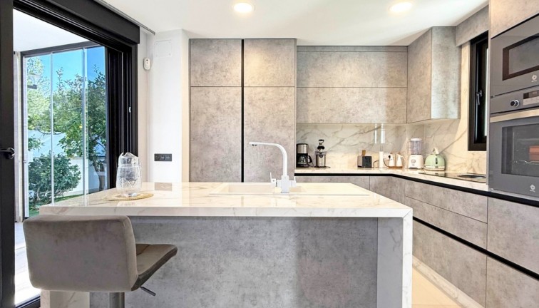 Jälleenmyynti - Erillistalo - Orihuela Costa - Villamartín