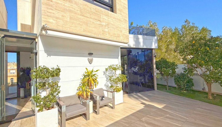 Jälleenmyynti - Erillistalo - Orihuela Costa - Villamartín