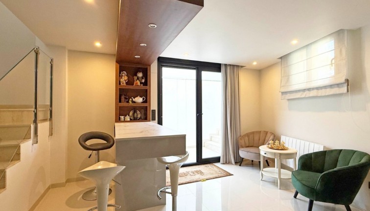 Jälleenmyynti - Erillistalo - Orihuela Costa - Villamartín