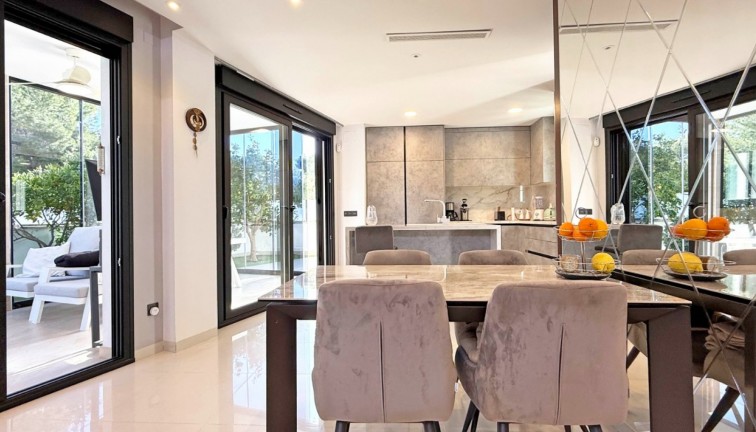 Jälleenmyynti - Erillistalo - Orihuela Costa - Villamartín