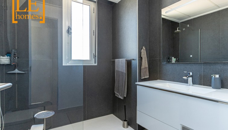 Jälleenmyynti - Asunto - Ylimmän kerroksen asunto - Torrevieja - Nueva Torrevieja