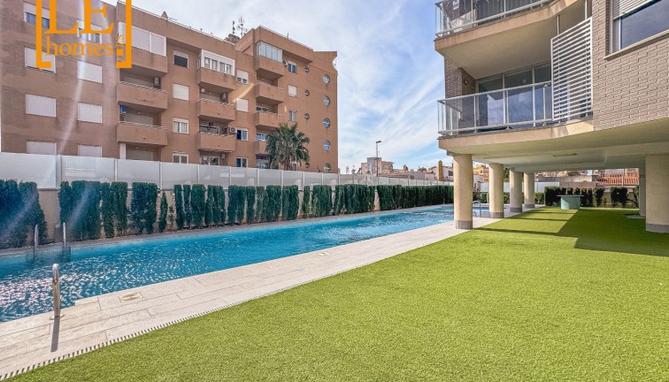 Jälleenmyynti - Asunto - Ylimmän kerroksen asunto - Torrevieja - Nueva Torrevieja