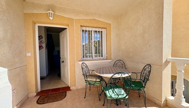 Jälleenmyynti - Erillistalo - Orihuela Costa - Villamartín