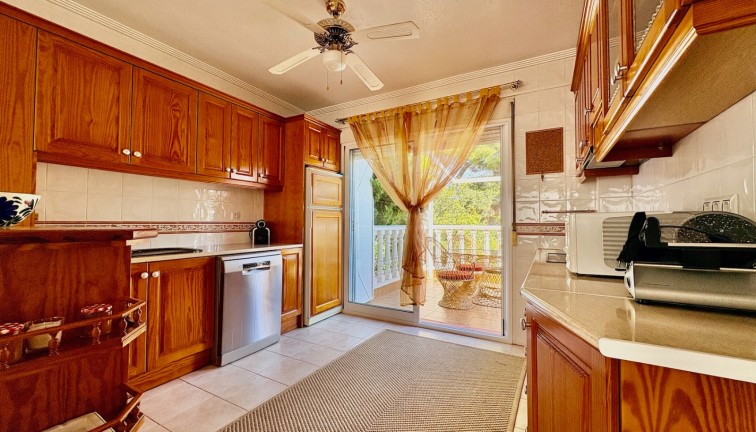 Jälleenmyynti - Erillistalo - Orihuela Costa - Villamartín