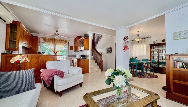 Jälleenmyynti - Erillistalo - Orihuela Costa - Villamartín