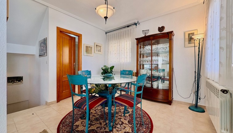 Jälleenmyynti - Erillistalo - Orihuela Costa - Villamartín