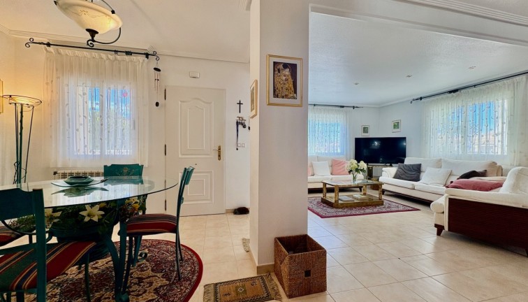 Jälleenmyynti - Erillistalo - Orihuela Costa - Villamartín