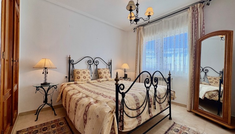 Jälleenmyynti - Erillistalo - Orihuela Costa - Villamartín