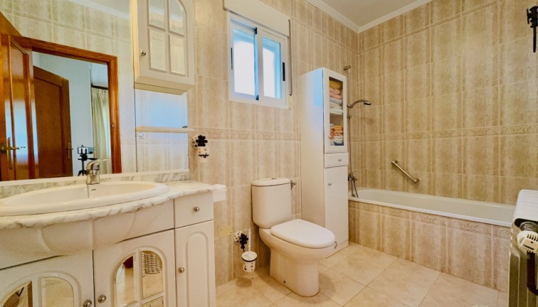 Jälleenmyynti - Erillistalo - Orihuela Costa - Villamartín