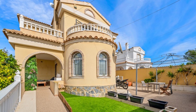 Jälleenmyynti - Erillistalo - Orihuela Costa - Castillo de Don Juan