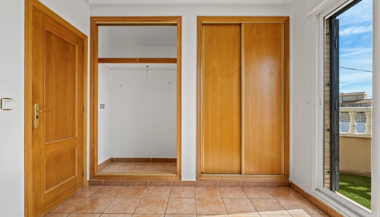 Jälleenmyynti - Erillistalo - Orihuela Costa - Castillo de Don Juan