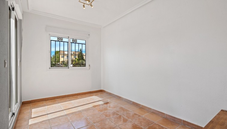 Jälleenmyynti - Erillistalo - Orihuela Costa - Castillo de Don Juan