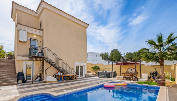 Jälleenmyynti - Erillistalo - Orihuela Costa - Castillo de Don Juan