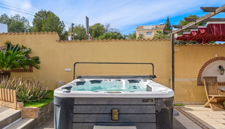 Jälleenmyynti - Erillistalo - Orihuela Costa - Castillo de Don Juan