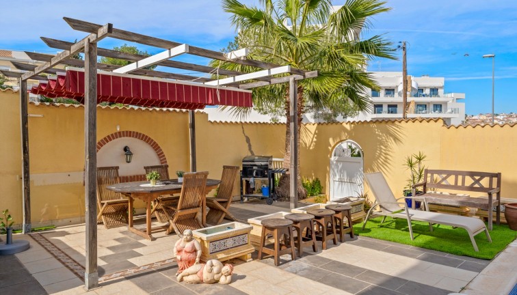 Jälleenmyynti - Erillistalo - Orihuela Costa - Castillo de Don Juan