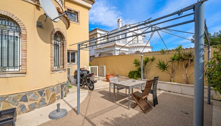 Jälleenmyynti - Erillistalo - Orihuela Costa - Castillo de Don Juan