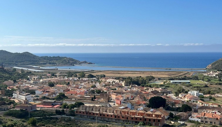 Uudistuotanto - Paritalo/Rivitalo - La Union - centro