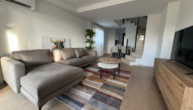 Uudistuotanto - Paritalo/Rivitalo - La Union - centro