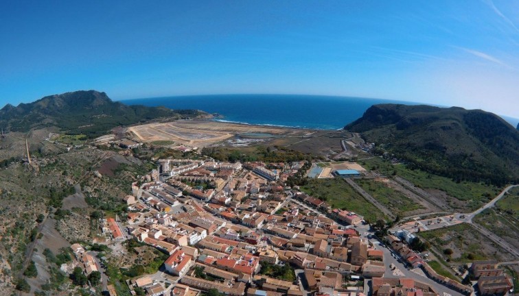 Uudistuotanto - Paritalo/Rivitalo - La Union - centro