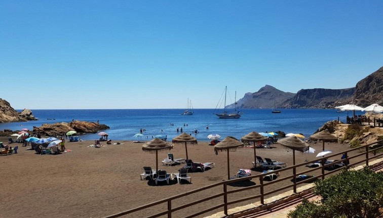 Uudistuotanto - Paritalo/Rivitalo - La Union - centro