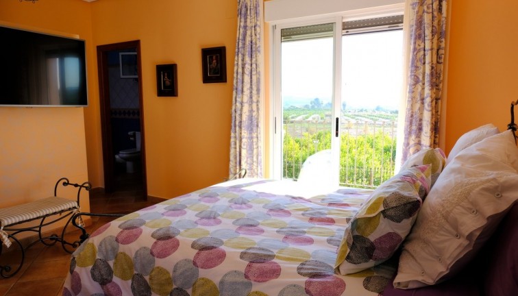 Jälleenmyynti - Finca - Orihuela