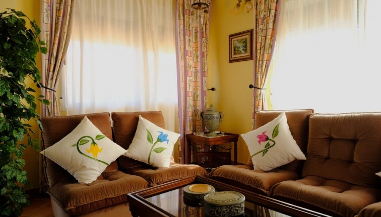 Jälleenmyynti - Finca - Orihuela