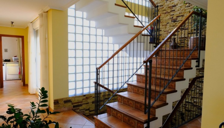 Jälleenmyynti - Finca - Orihuela