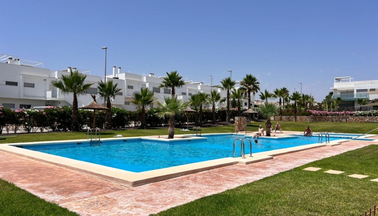 Jälleenmyynti - Asunto - Entre Naranjos - Vistabella Golf