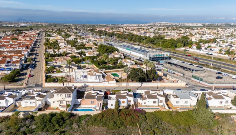 Jälleenmyynti - Erillistalo - Torrevieja - San Luis