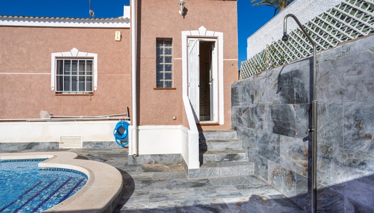 Resale - Chalet - Torrevieja - San Luis