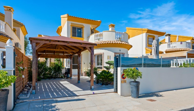 Jälleenmyynti - Erillistalo - El Raso - EL RASO