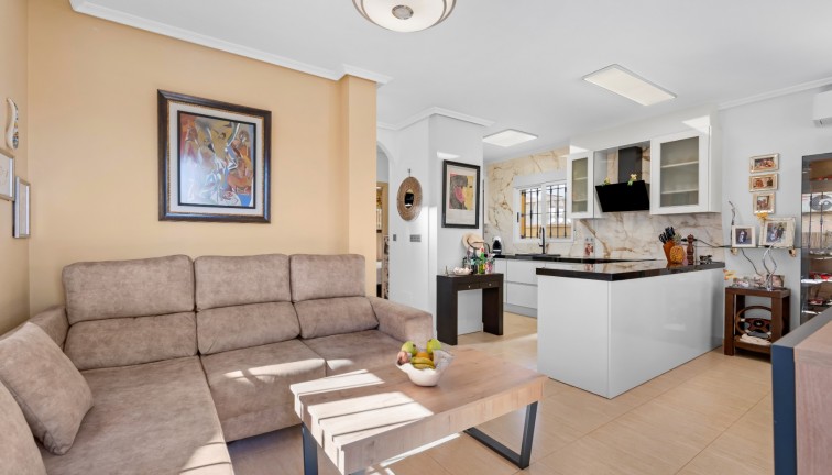 Jälleenmyynti - Erillistalo - El Raso - EL RASO