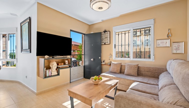 Jälleenmyynti - Erillistalo - El Raso - EL RASO