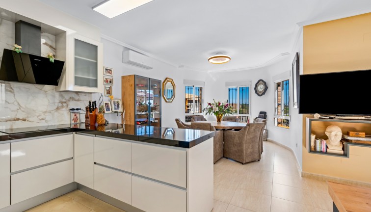 Jälleenmyynti - Erillistalo - El Raso - EL RASO