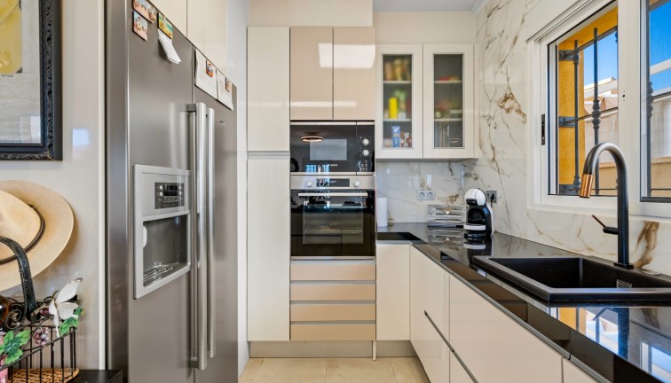 Jälleenmyynti - Erillistalo - El Raso - EL RASO