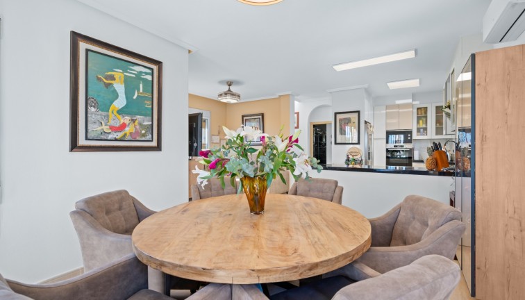 Jälleenmyynti - Erillistalo - El Raso - EL RASO