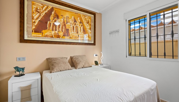 Jälleenmyynti - Erillistalo - El Raso - EL RASO