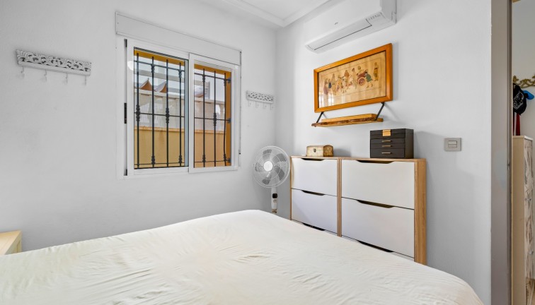 Jälleenmyynti - Erillistalo - El Raso - EL RASO