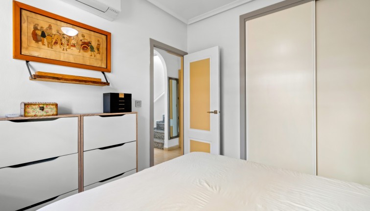 Jälleenmyynti - Erillistalo - El Raso - EL RASO