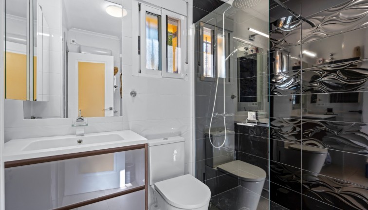 Jälleenmyynti - Erillistalo - El Raso - EL RASO