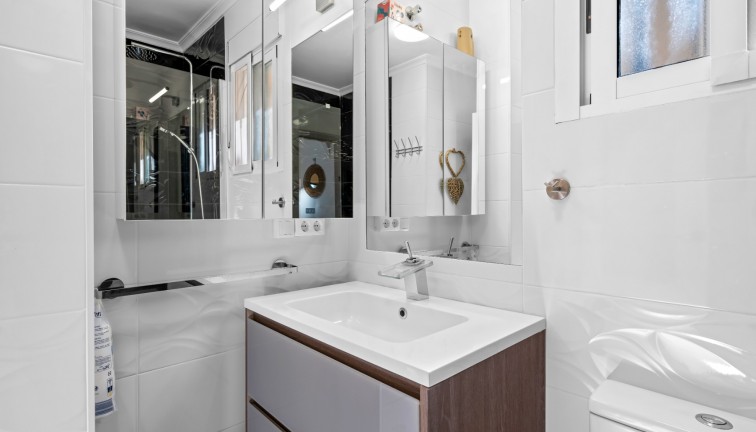 Jälleenmyynti - Erillistalo - El Raso - EL RASO