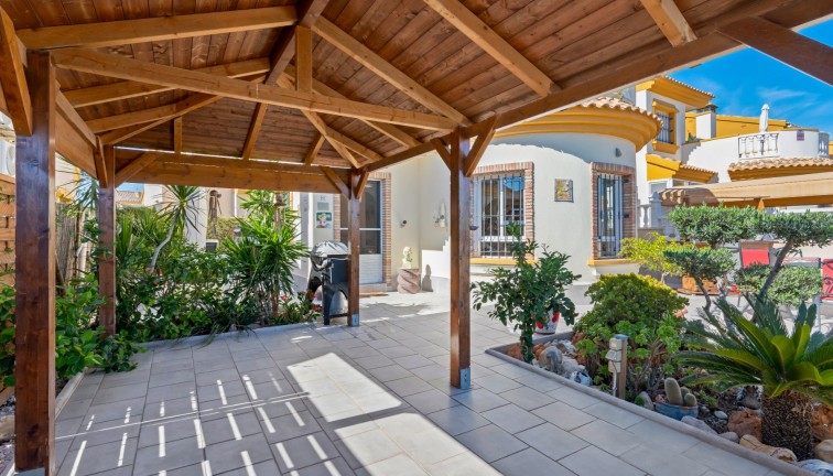 Jälleenmyynti - Erillistalo - El Raso - EL RASO