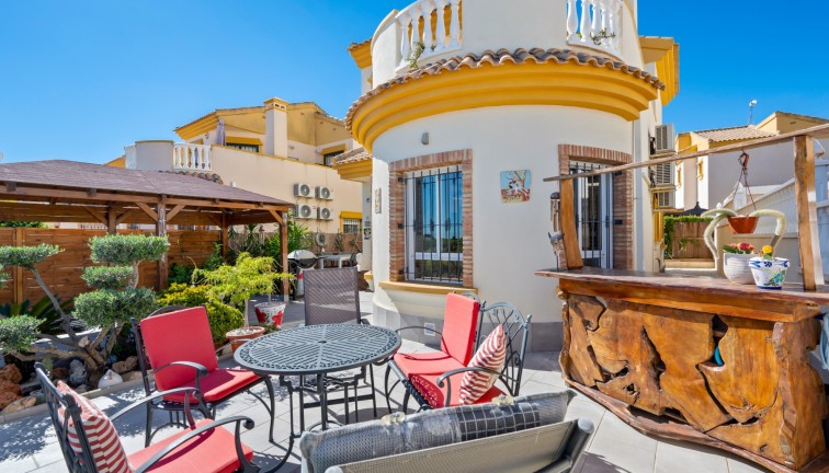 Jälleenmyynti - Erillistalo - El Raso - EL RASO