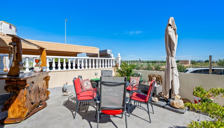 Jälleenmyynti - Erillistalo - El Raso - EL RASO