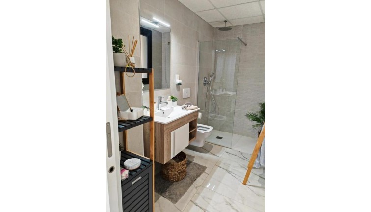 Uudistuotanto - Asunto - San Miguel de Salinas