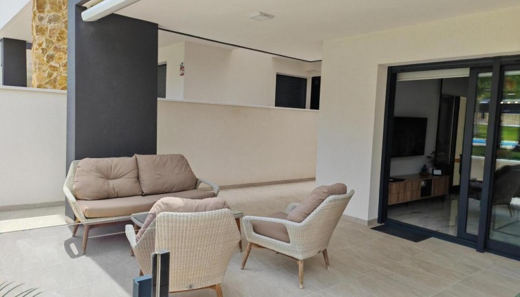 Uudistuotanto - Asunto - San Miguel de Salinas