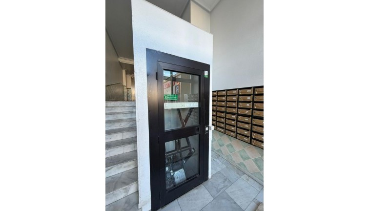 Jälleenmyynti - Asunto - Torrevieja