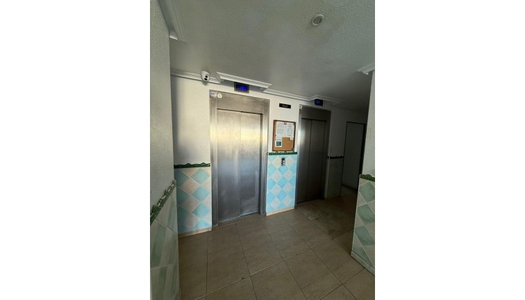 Jälleenmyynti - Asunto - Torrevieja