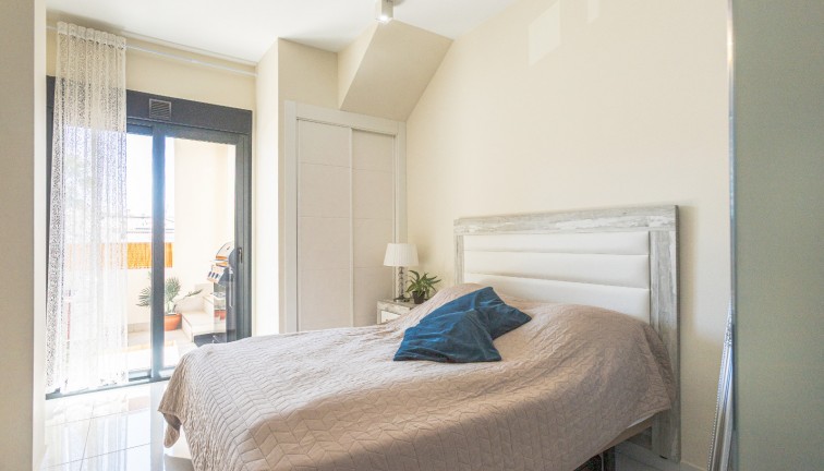 Resale - Bungalow - Los Altos